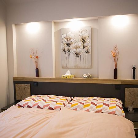 Апартаменти Kikelet Apartman Сомбатгей Екстер'єр фото