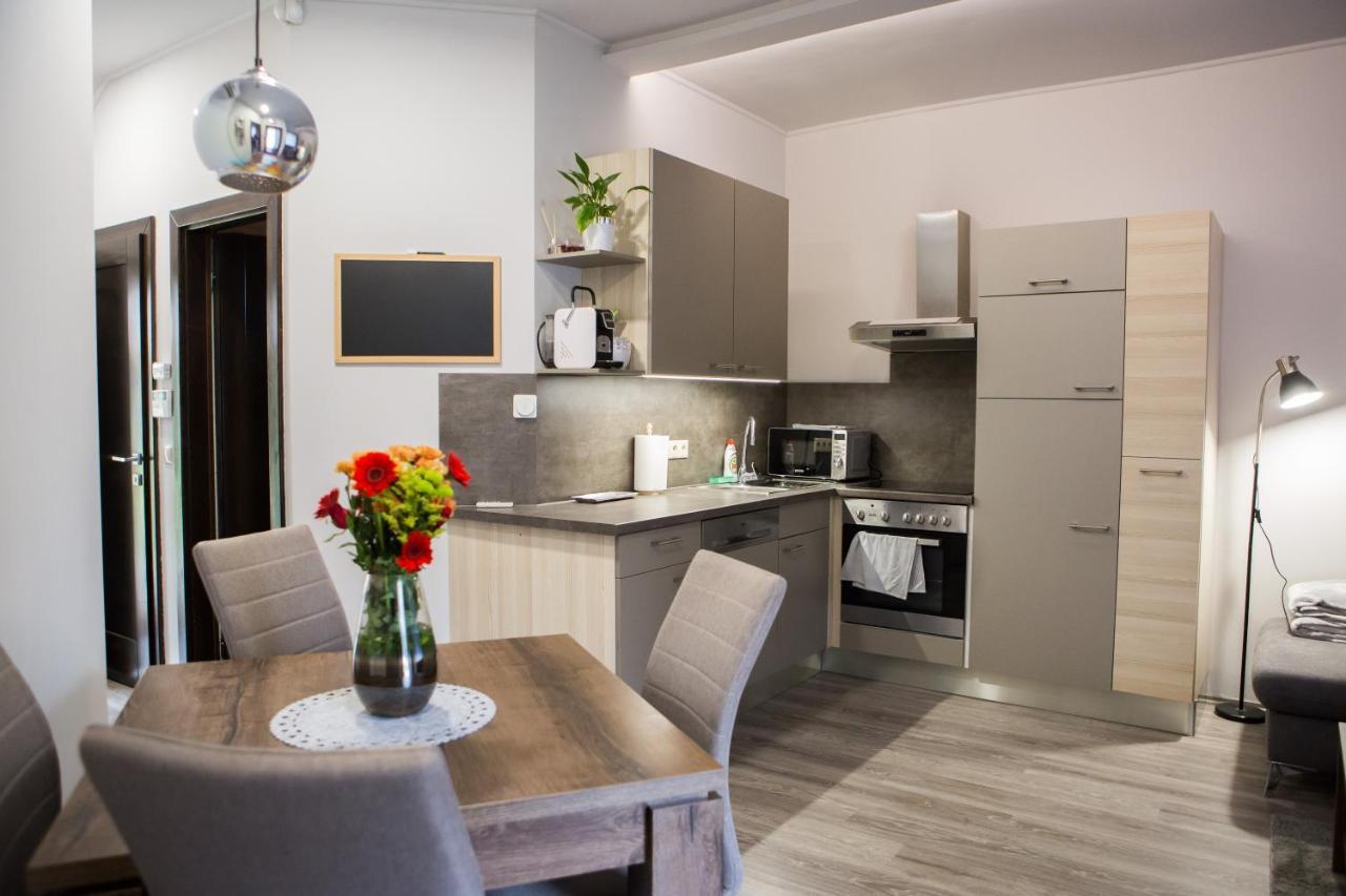 Апартаменти Kikelet Apartman Сомбатгей Екстер'єр фото